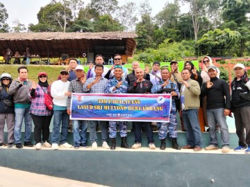 Ketua PKK Musi Rawas Tonton Langsung Aksi Paralayang Dari Pondok Pisek