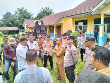 Masyarakat Minta Copot Kepala Sekolah SMPN Sukaraya.