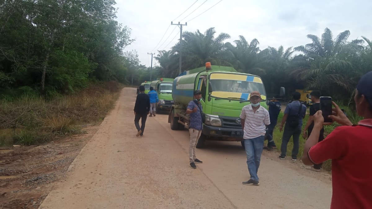 Masyarakat Desa Pelawe Setop Angkutan PT SMD, Tuntut Hak Sebagai Pekerja yang Belum Terpenuhi