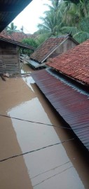 Warga Desa Pelawe Tak Tidur Nyenyak Karena Sungai Naik ke Daratan