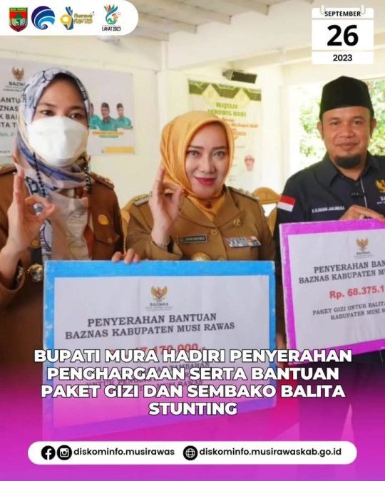 Bupati Musi Rawas Serahkan Penghargaan dan Bantuan Paket Gizi Untuk Masyarakat